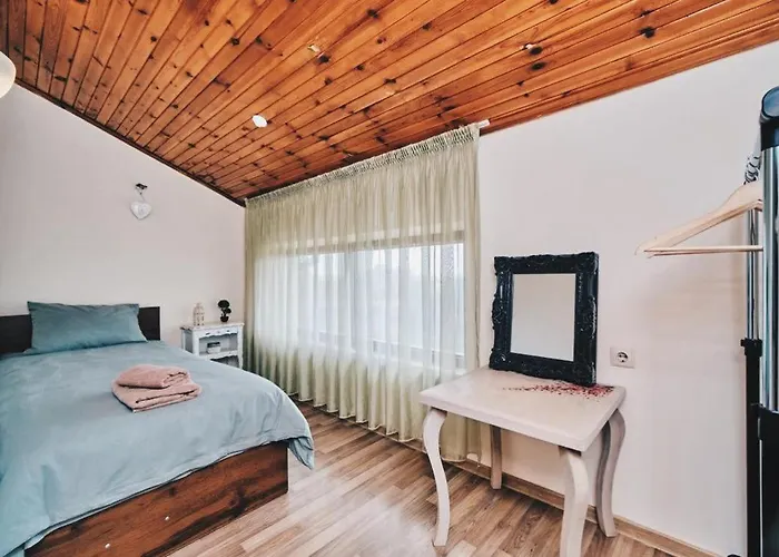 фреди Villa Warna